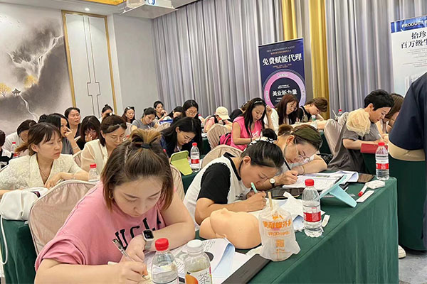 扩宽就业渠道 荆州区郢城镇美容师技能培训班开班